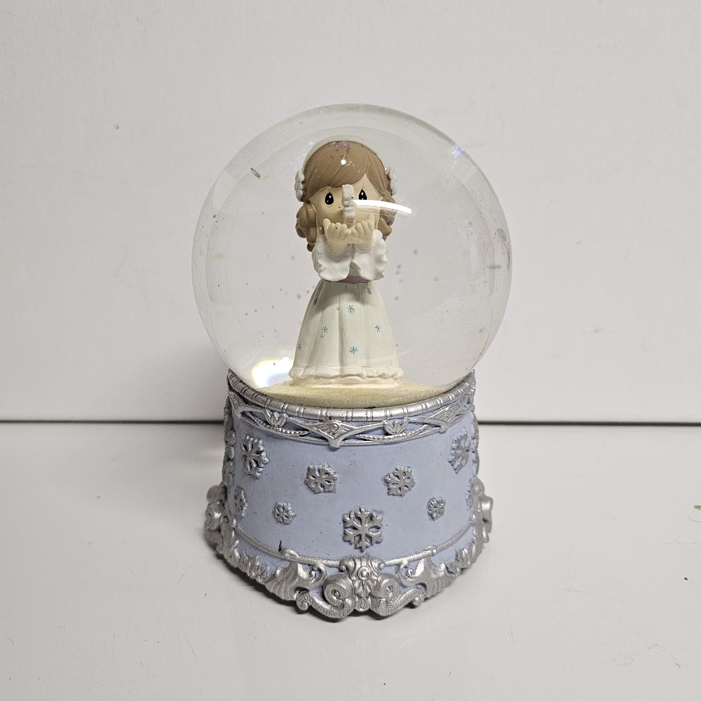 Precious Moments Joy to the World Musical Snow Globe 121103 Chrismas Collectible